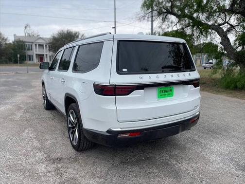 2022 Jeep Wagoneer Series III 4x2