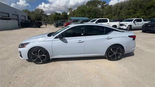 2023 Nissan Altima SR FWD