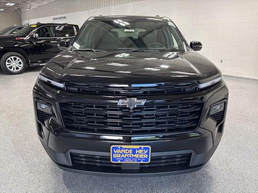 Mosaic Black Metallic 2026 Chevrolet Traverse LT