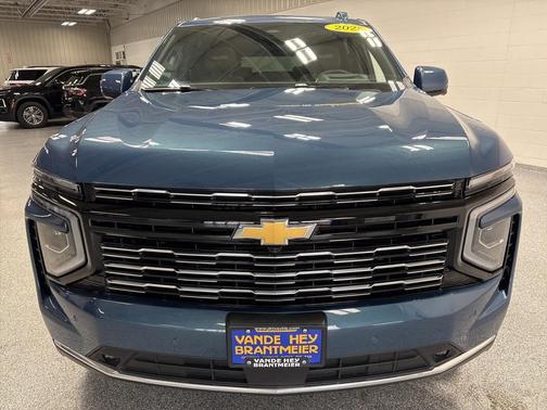 2025 Chevrolet Suburban 4WD High Country