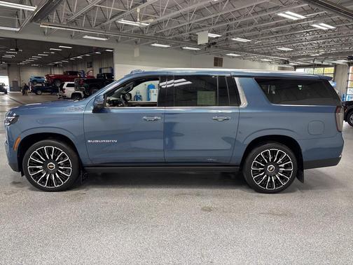 2025 Chevrolet Suburban 4WD High Country