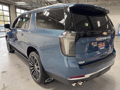 2025 Chevrolet Suburban 4WD High Country