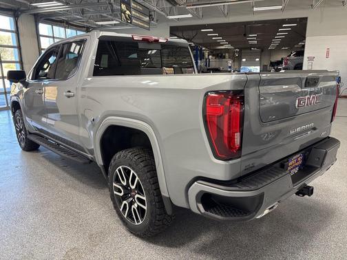 2025 GMC Sierra 1500 AT4