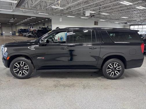 2023 GMC Yukon XL 4WD AT4