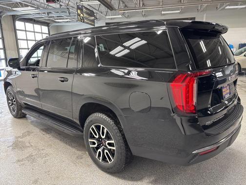2023 GMC Yukon XL 4WD AT4