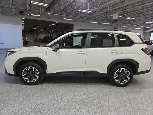Crystal White Pearl 2025 Subaru Forester Premium