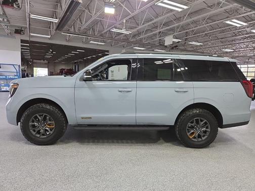 Glacier Gray Metallic TriCoat 2025 Ford Expedition Tremor