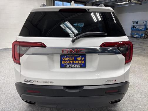 2023 GMC Acadia AWD AT4