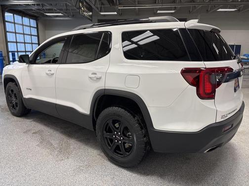 2023 GMC Acadia AWD AT4