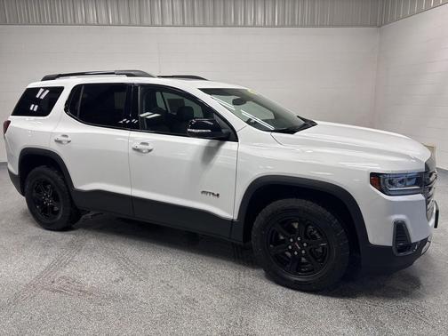 2023 GMC Acadia AWD AT4