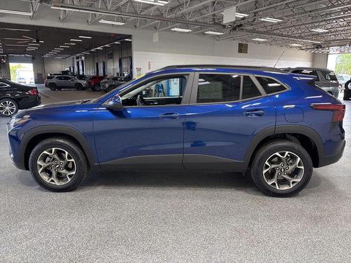 Blue Glow Metallic 2024 Chevrolet Trax LT
