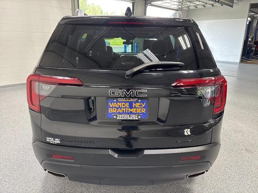 2023 GMC Acadia AWD SLT