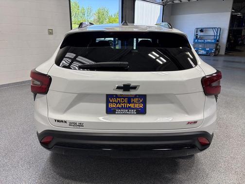 Summit White 2024 Chevrolet Trax FWD 2RS