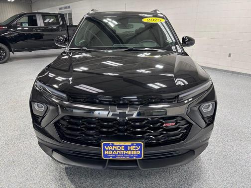 Mosaic Black Metallic 2025 Chevrolet Trailblazer RS
