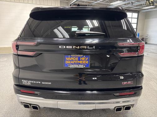 2025 GMC Acadia Denali