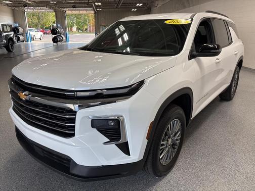 2025 Chevrolet Traverse LT