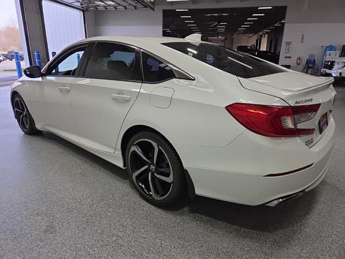 Platinum White Pearl 2018 Honda Accord Sport