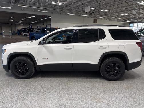 2023 GMC Acadia AWD AT4