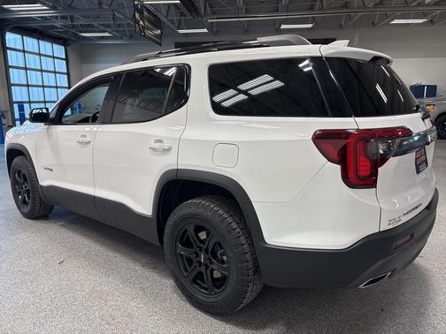 2023 GMC Acadia AWD AT4