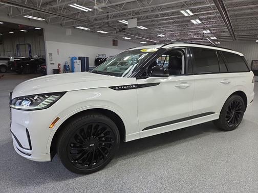 White 2025 Lincoln Aviator Reserve AWD