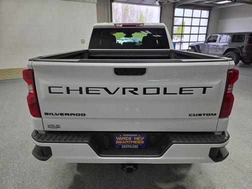 Summit White 2025 Chevrolet Silverado 1500 Custom