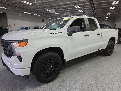Summit White 2025 Chevrolet Silverado 1500 Custom