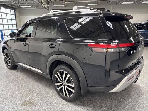 2024 Nissan Pathfinder Platinum FWD