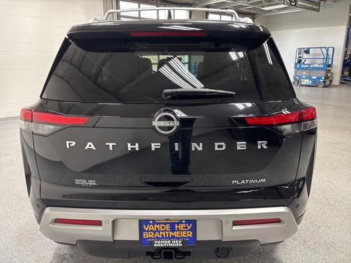 2024 Nissan Pathfinder Platinum FWD