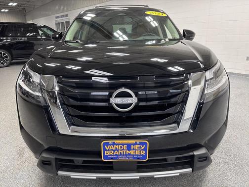 2024 Nissan Pathfinder Platinum FWD