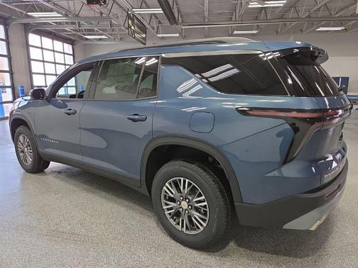 Lakeshore Blue Metallic 2026 Chevrolet Traverse LT