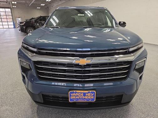 Lakeshore Blue Metallic 2026 Chevrolet Traverse LT