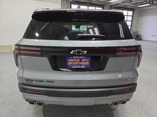 Sterling Gray Metallic 2026 Chevrolet Traverse AWD Z71
