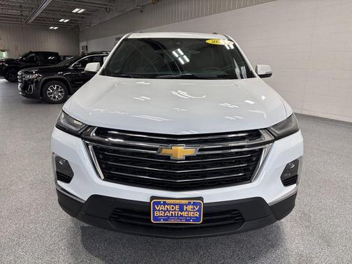 Summit White 2023 Chevrolet Traverse LT Cloth