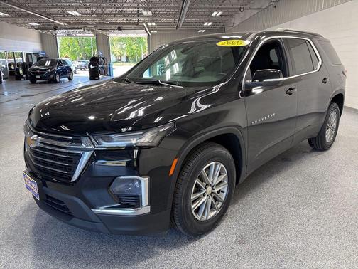 Mosaic Black Metallic 2023 Chevrolet Traverse LT Cloth