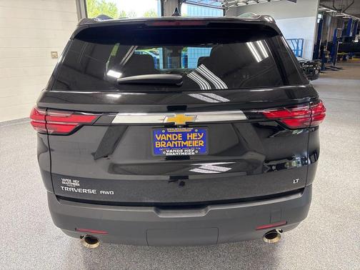 Mosaic Black Metallic 2023 Chevrolet Traverse LT Cloth