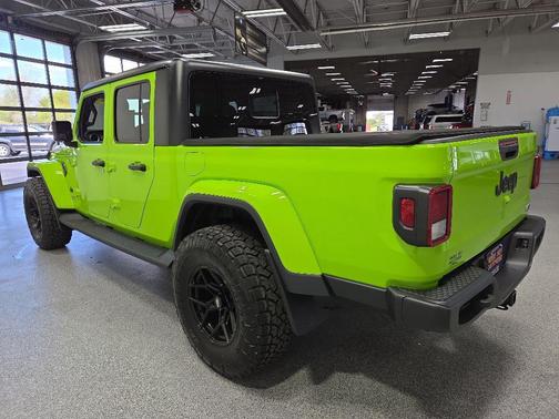 Gecko Pearl 2021 Jeep Gladiator Overland