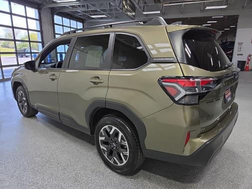 Autumn Green Metallic 2025 Subaru Forester Premium