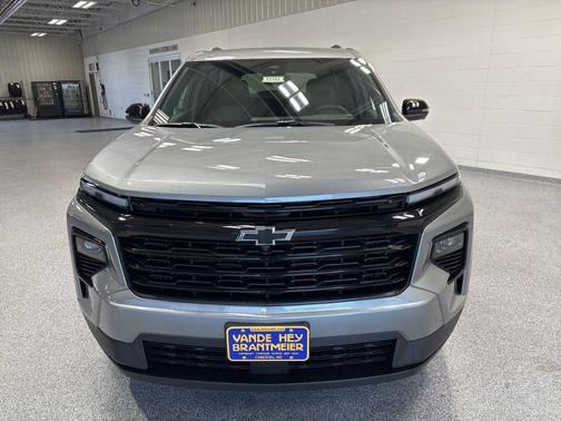 Sterling Gray Metallic 2026 Chevrolet Traverse LT