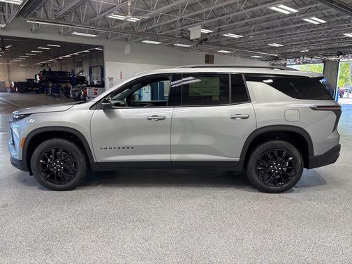 Sterling Gray Metallic 2026 Chevrolet Traverse LT