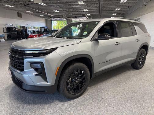 Sterling Gray Metallic 2026 Chevrolet Traverse LT