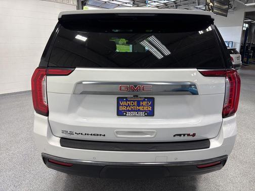 Summit White 2023 GMC Yukon 4WD AT4
