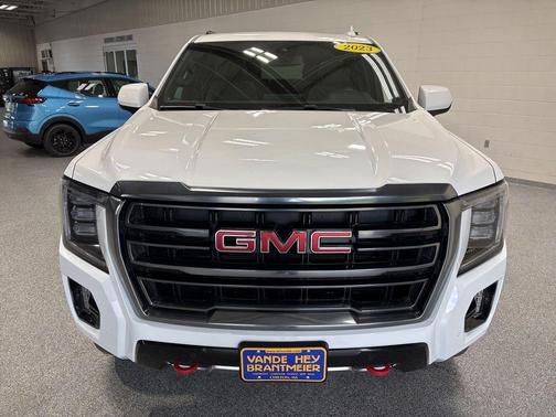 Summit White 2023 GMC Yukon 4WD AT4