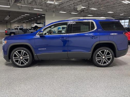2023 GMC Acadia SLT