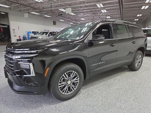 Mosaic Black Metallic 2026 Chevrolet Traverse LT