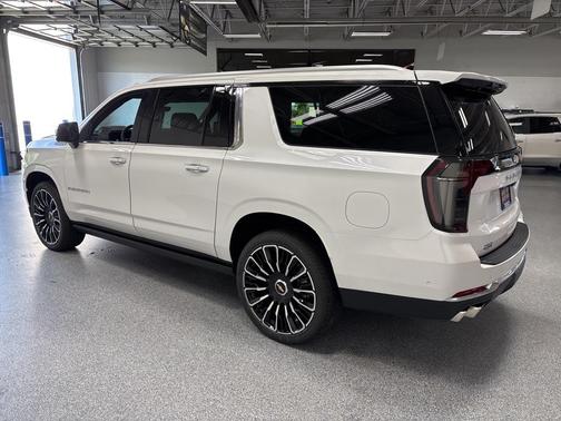 2025 Chevrolet Suburban 4WD High Country