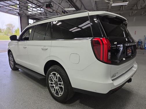 Oxford White 2025 Ford Expedition Active