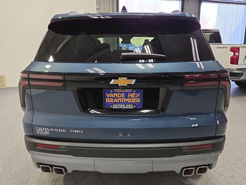 Lakeshore Blue Metallic 2026 Chevrolet Traverse LT