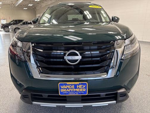 2024 Nissan Pathfinder Platinum 4WD