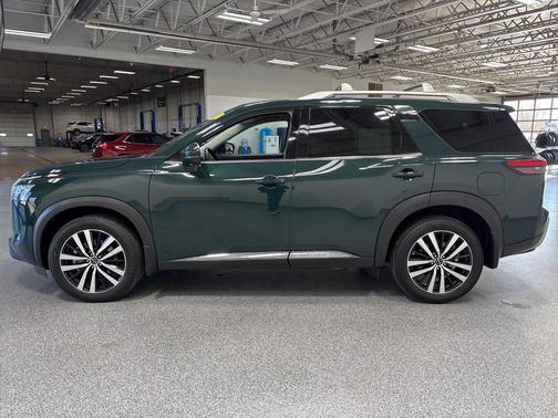 2024 Nissan Pathfinder Platinum 4WD