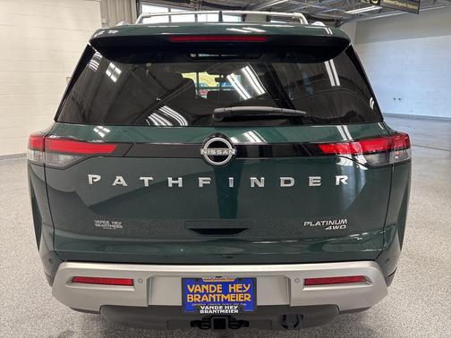 2024 Nissan Pathfinder Platinum 4WD